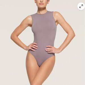Skims - ESSENTIAL CREW NECK SLEEVELESS BODYSUIT